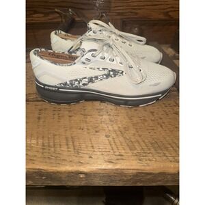 Damaged Brooks Ghost 15 Womens 8.5 B Shoes White Camo Sneaker‎ 1203801B149 READ*